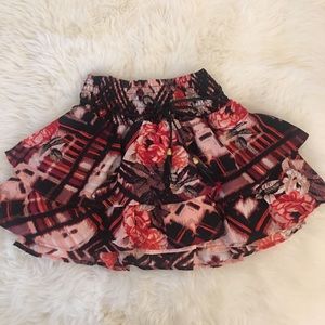 Bebe floral skirt with belt sz M worn only once.
